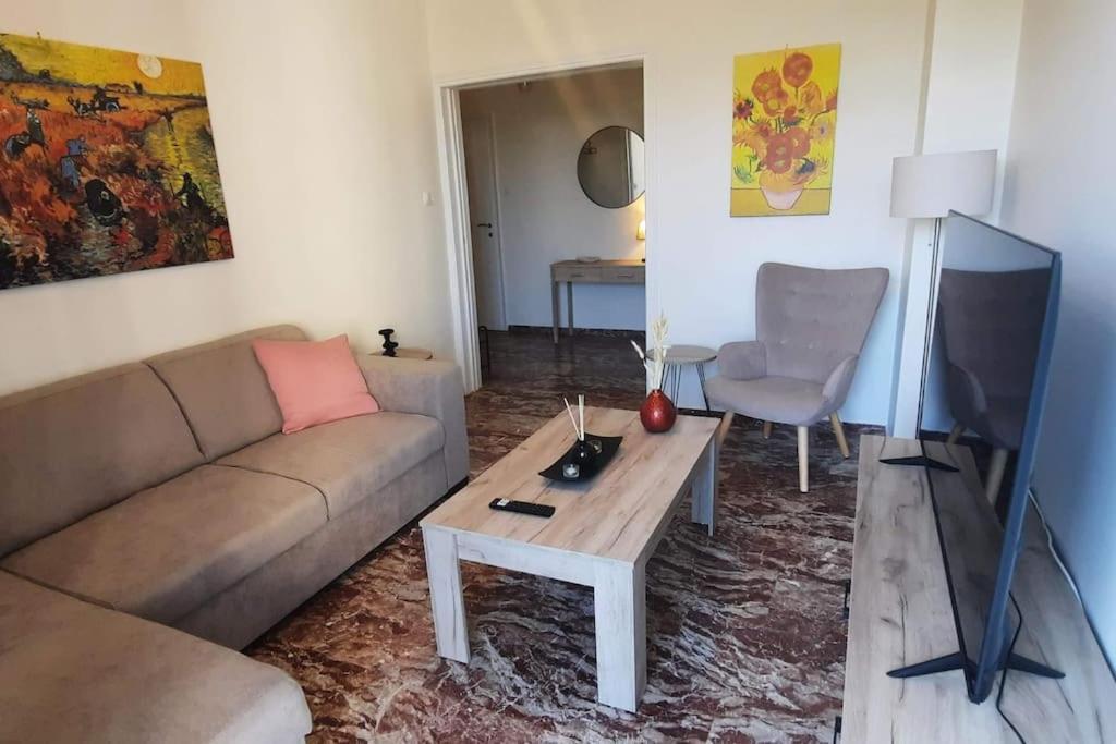 Comfort Apartment In The City Kalamata Dış mekan fotoğraf